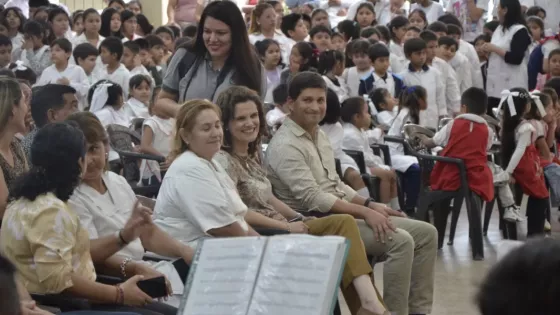 Continúa la entrega de más de 15 mil kits escolares en el interior provincial