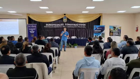 Capacitación en liderazgo y bienestar laboral para suboficiales de la Policía de la Provincia