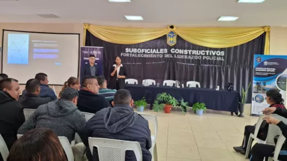 Capacitación en liderazgo y bienestar laboral para suboficiales de la Policía de la Provincia