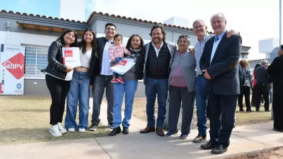 Entrega de viviendas en Coronel Moldes