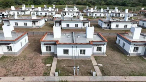 Entrega de viviendas en Coronel Moldes