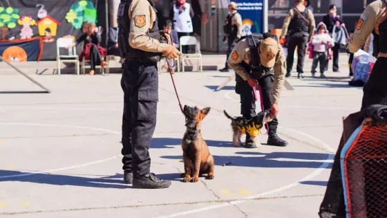 La División Canes del Servicio Penitenciario promovió el cuidado animal en una escuela de Atocha II