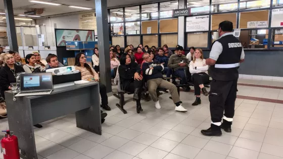 El personal del Registro Civil se capacitó en roles de incendios