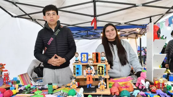 Sáenz reafirmó su apoyo a los jóvenes emprendedores en la feria “Futuros Egresados”