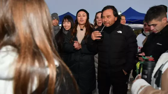 Sáenz reafirmó su apoyo a los jóvenes emprendedores en la feria “Futuros Egresados”