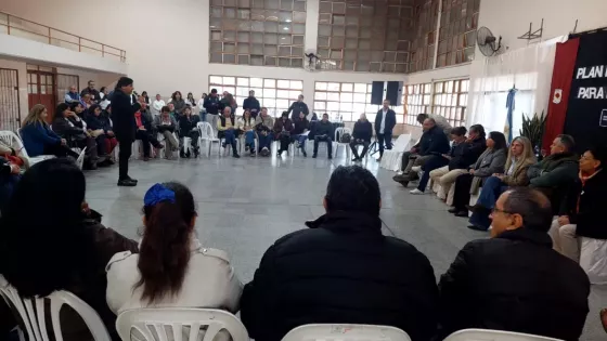 Trabajo interministerial con directivos de escuelas primarias del departamento Anta