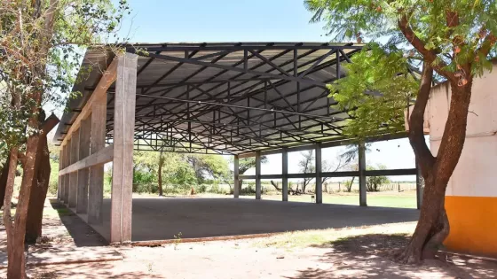 Construyeron un tinglado en la Escuela N°4.483 de Luis Burela