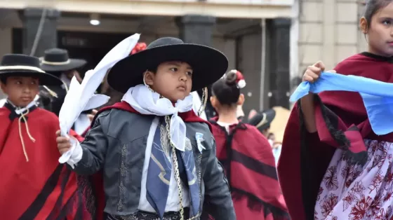 Gala, danza y tradición: multitudinaria convocatoria en las celebraciones del 25 de Mayo en Salta