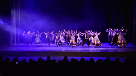 Gala, danza y tradición: multitudinaria convocatoria en las celebraciones del 25 de Mayo en Salta