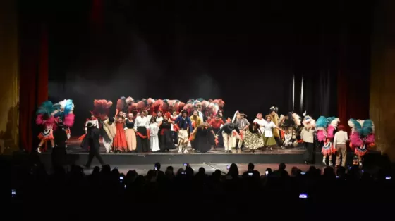 Gala, danza y tradición: multitudinaria convocatoria en las celebraciones del 25 de Mayo en Salta