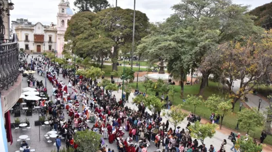 Gala, danza y tradición: multitudinaria convocatoria en las celebraciones del 25 de Mayo en Salta