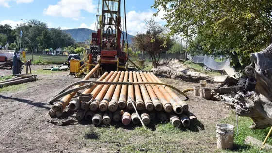 Ejecutan una obra para optimizar el servicio de agua potable en el barrio Pereyra Rozas