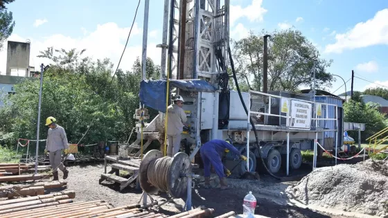 Ejecutan una obra para optimizar el servicio de agua potable en el barrio Pereyra Rozas