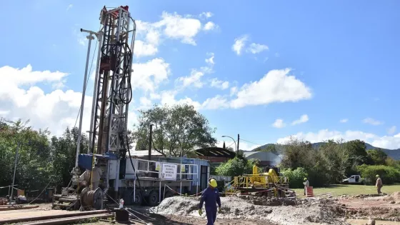 Ejecutan una obra para optimizar el servicio de agua potable en el barrio Pereyra Rozas