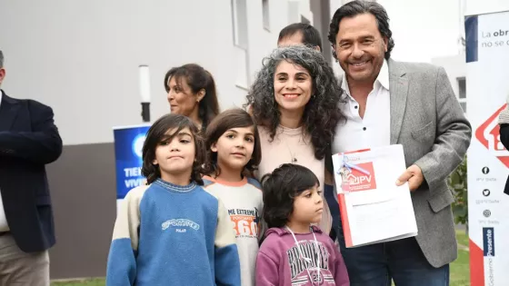 Sáenz entregó 48 departamentos financiados por la Provincia y ya superó las 4.500 viviendas adjudicadas