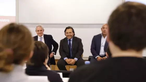 Sáenz firmó un convenio con la Universidad Torcuato Di Tella