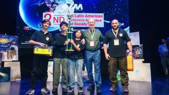 El Ministerio de Educación impulsa la vocación científica en estudiantes durante la conferencia internacional de astronáutica