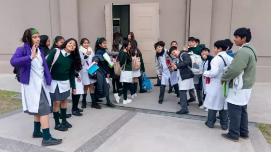 El Ministerio de Educación impulsa la vocación científica en estudiantes durante la conferencia internacional de astronáutica