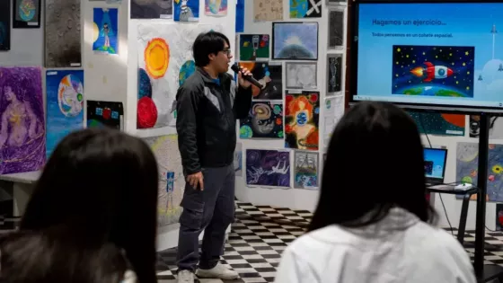 El Ministerio de Educación impulsa la vocación científica en estudiantes durante la conferencia internacional de astronáutica