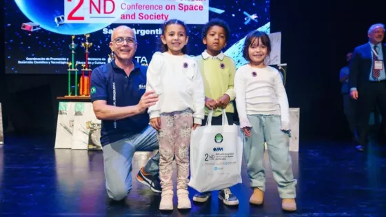 El Ministerio de Educación impulsa la vocación científica en estudiantes durante la conferencia internacional de astronáutica