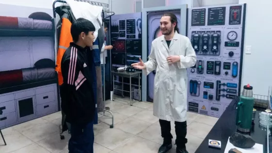 El Ministerio de Educación impulsa la vocación científica en estudiantes durante la conferencia internacional de astronáutica