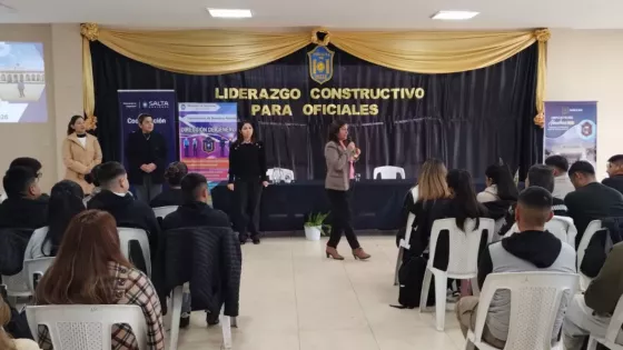 Capacitación en liderazgo y bienestar laboral para oficiales de la Policía de la Provincia