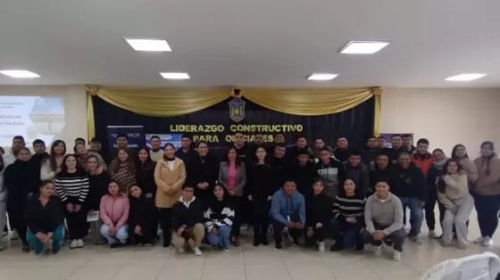 Capacitación en liderazgo y bienestar laboral para oficiales de la Policía de la Provincia