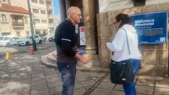 Concientizaron a peatones sobre la importancia vial del cruce seguro por las esquinas