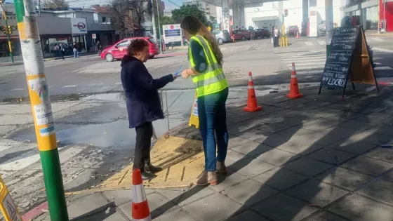 Concientizaron a peatones sobre la importancia vial del cruce seguro por las esquinas