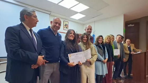 Empleados públicos recibieron certificados tras completar el curso “Laboratorio en IA”