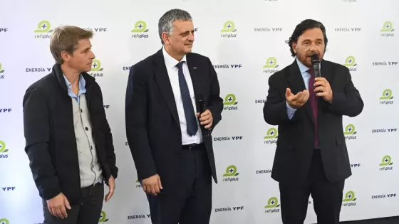 El gobernador Sáenz y el CEO de YPF inauguraron en Salta la primera RefiPlus del país