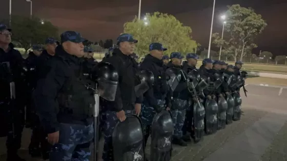Cobertura de seguridad por el partido entre Centro Juventud Antoniana y Club Atlético Sarmiento de la Banda