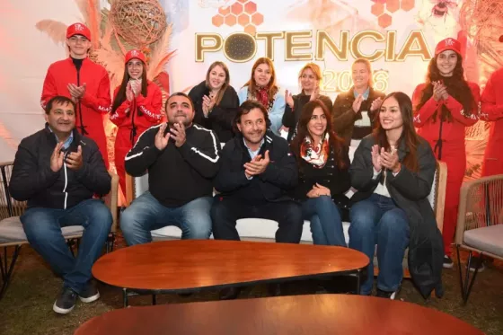 Metán de fiesta con Potencia: el gobernador Sáenz compartió la jornada junto a más de 16 mil vecinos y 150 emprendedores