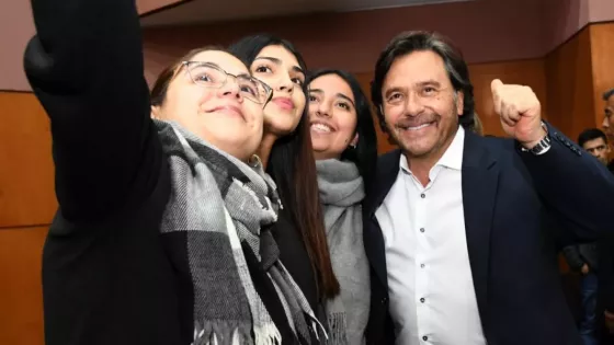 Sáenz anunció becas para estudiantes de Medicina y una inversión de $2 mil millones para fortalecer las escuelas técnicas
