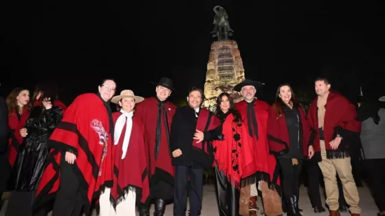 Salta honró a Güemes en la tradicional Guardia bajo las Estrellas encabezada por Sáenz