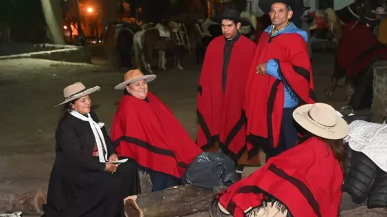 Salta honró a Güemes en la tradicional Guardia bajo las Estrellas encabezada por Sáenz