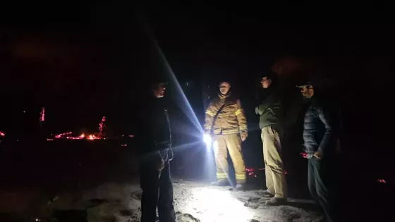 Intenso trabajo de los equipos de combate de incendios en Cafayate tras la reactivación de focos