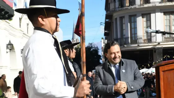 En el Día de la Bandera, Sáenz tomó la promesa de fidelidad a más de 600 alumnos de 4° grado