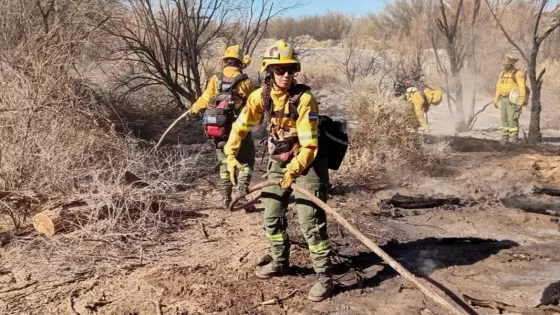 Los equipos de combate contra incendios forestales continúan trabajando en Cafayate