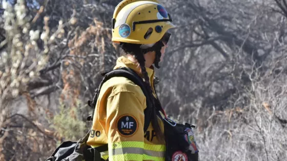 Los equipos de combate contra incendios forestales continúan trabajando en Cafayate