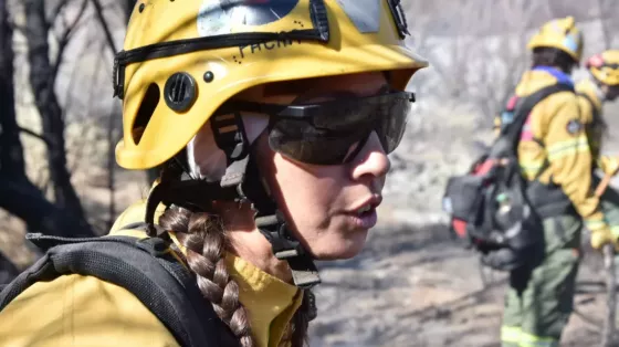 Los equipos de combate contra incendios forestales continúan trabajando en Cafayate