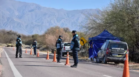 Los equipos de combate contra incendios forestales continúan trabajando en Cafayate