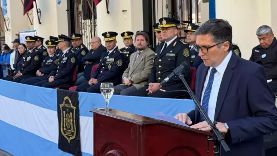 Cadetes y aspirantes de la Policía de Salta juraron fidelidad a la Bandera Nacional