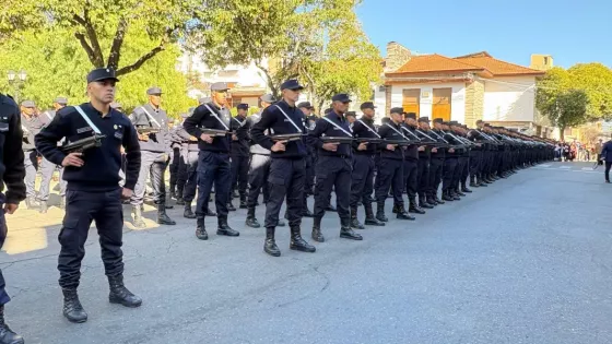 Cadetes y aspirantes de la Policía de Salta juraron fidelidad a la Bandera Nacional