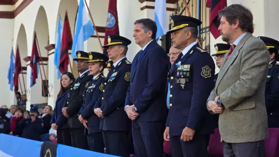 Cadetes y aspirantes de la Policía de Salta juraron fidelidad a la Bandera Nacional