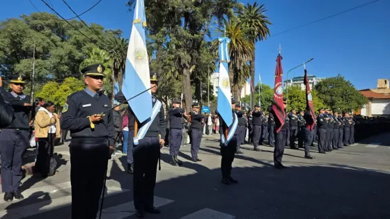 Cadetes y aspirantes de la Policía de Salta juraron fidelidad a la Bandera Nacional