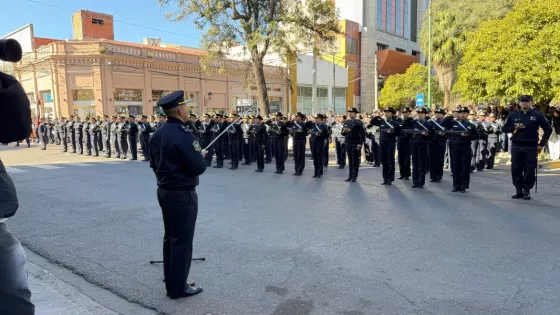 Cadetes y aspirantes de la Policía de Salta juraron fidelidad a la Bandera Nacional