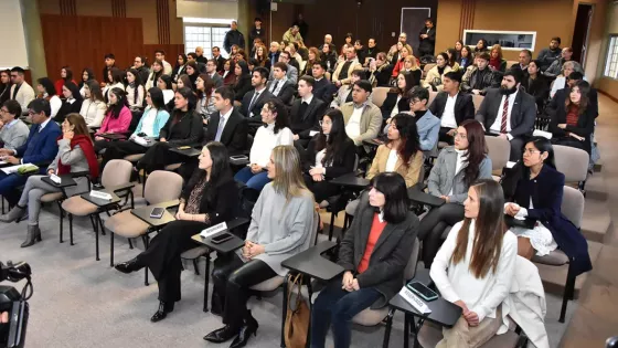 Se entregaron los certificados de la Diplomatura en Liderazgo Global a 52 jóvenes salteños