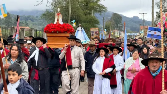 El ministro Ignacio Jarsún acompañó a los vecinos de Los Toldos en sus fiestas patronales