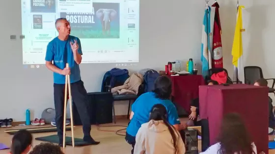 Más de 40 profesionales participaron de un taller sobre gimnasia postural en el hospital San Bernardo